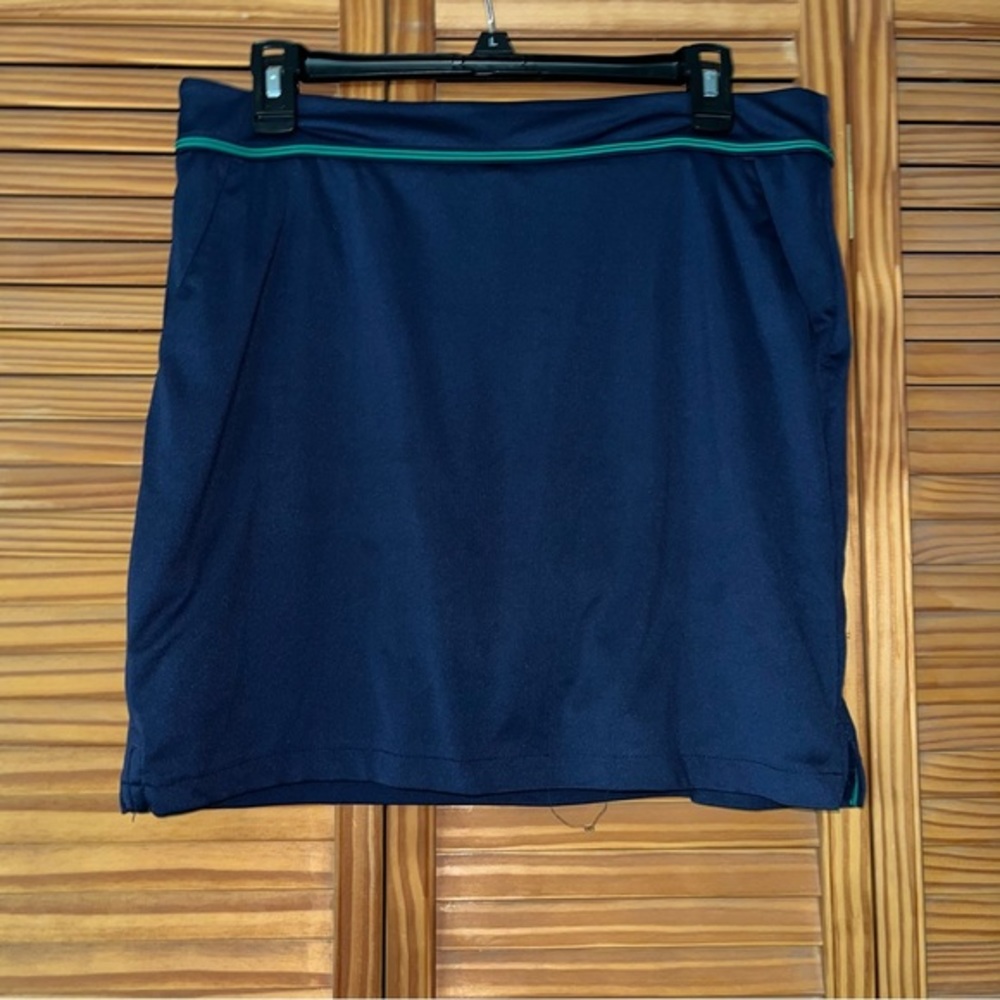 Greg Norman Navy Golf Skort‎ with Green Accent Trim Size Medium
